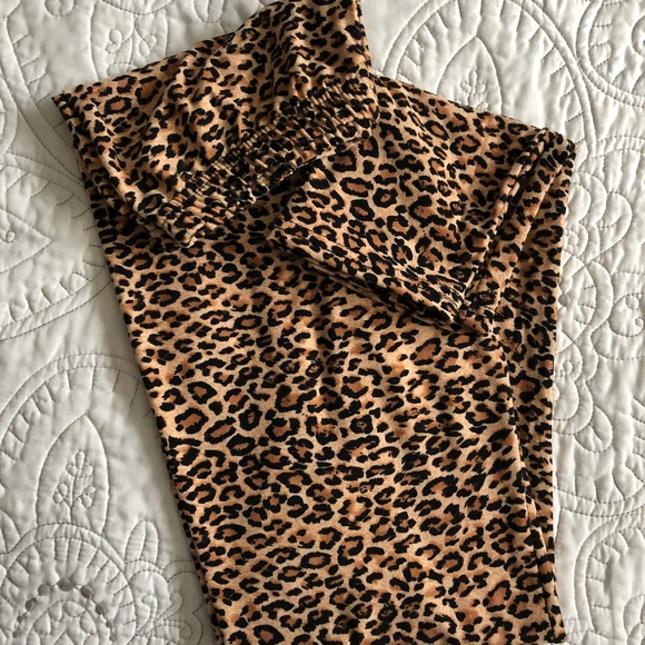 Smokin’ Hot Leopard Leggins Animal Print - Picture 4 of 8